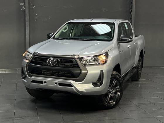 TOYOTA HILUX 2.8 D-4D TURBO DIESEL CD SR 4X4 AUTOMÁTICO TOYOTA HILUX 2.8 D-4D TURBO DIESEL CD SR 4X4 AUTOMÁTICO